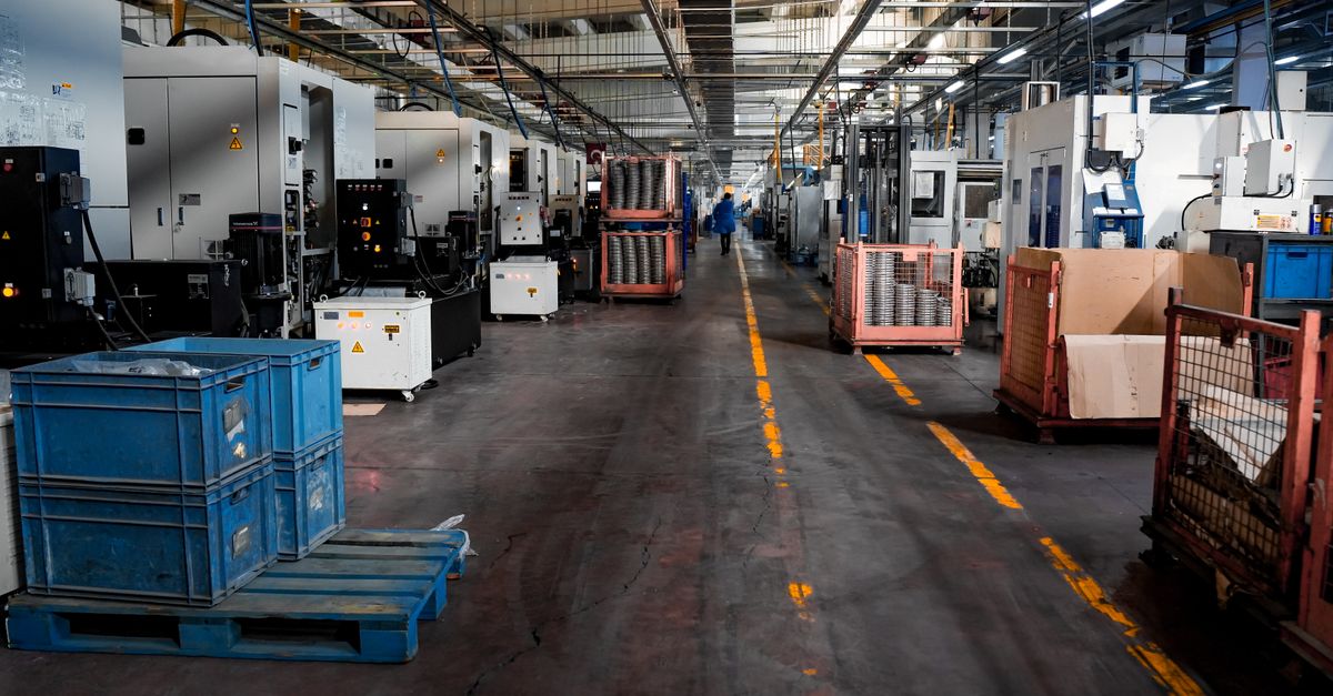 The Complete Guide to Custom Software Development for Manufacturing & Industrial Businesses