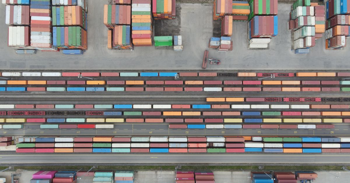 Top Methods Logistics & Transportation Companies Enhance Efficiency with Custom Software Development
